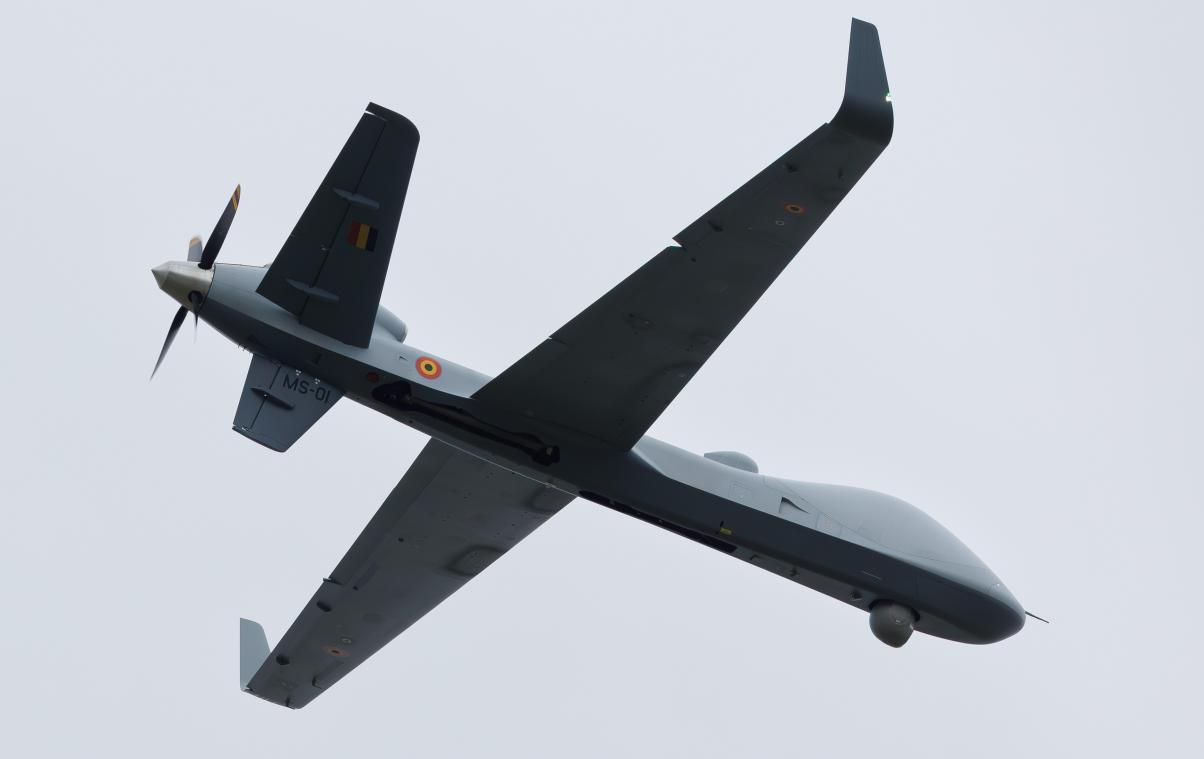 <p>Die neue Drohne der belgischen Armee hielt sich am Dienstagabend länger im Luftraum über den Eifelgemeinden Amel, Bütgenbach und Büllingen auf.</p>