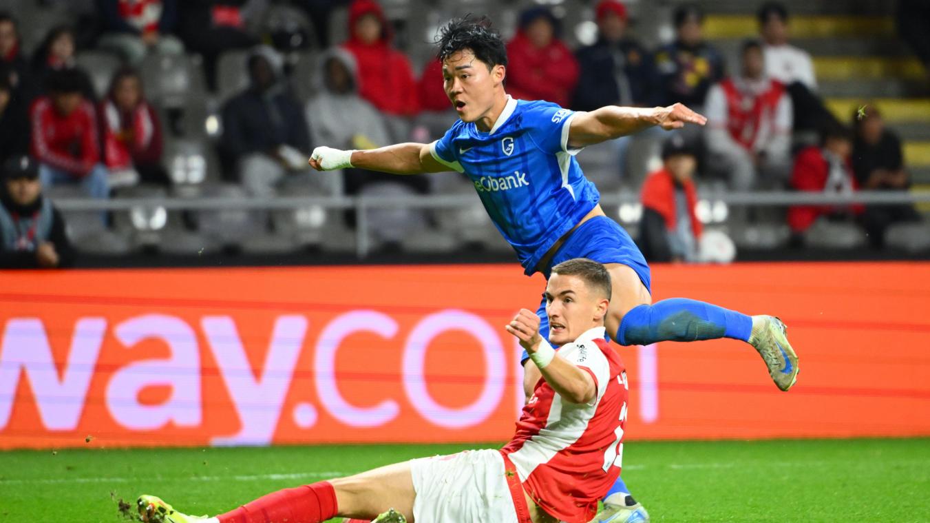 <p>Oh Hyeon-Gyu, Stürmer des KRC Genk, feiert sein Tor (1:3) während des Spiels gegen den SC Braga der UEFA Europa League.</p>
