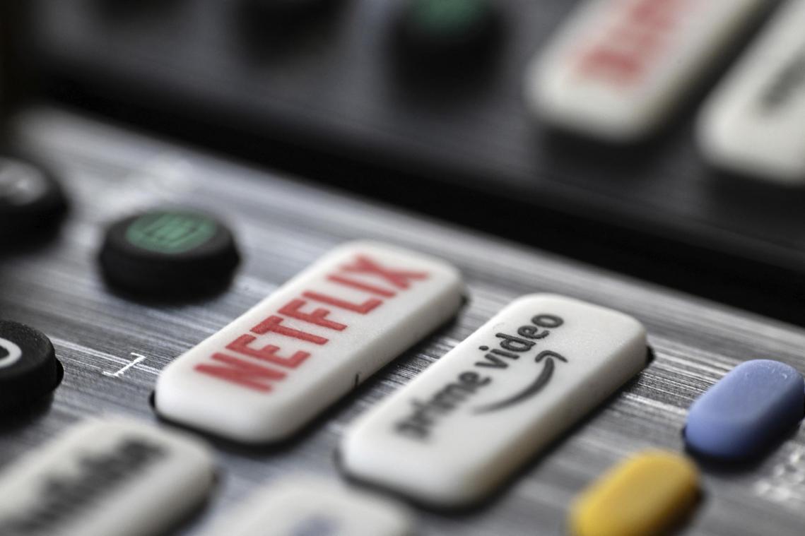 <p>Das Logo von Netflix auf der Fernbedienung</p>