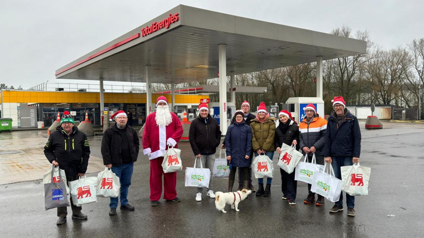<p>Bei der Tankstelle in Eynatten wird der Gruppe um Manuel Henkes (3.v.l.) ein Mittagessen spendiert.</p>
