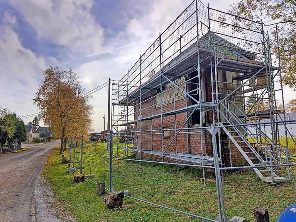 <p>Die frühere Stellwerkkabine in Sourbrodt wird zu einem Refugium für Fledermäuse umgebaut.</p>