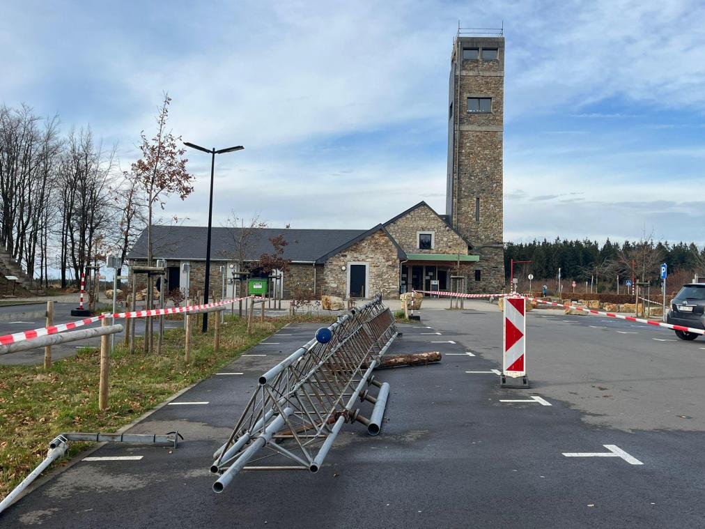 <p>Seit Donnerstag erscheint der Aussichtsturm am höchsten Punkt Belgiens in einem neuen Bild: ohne Funkmasten.</p>