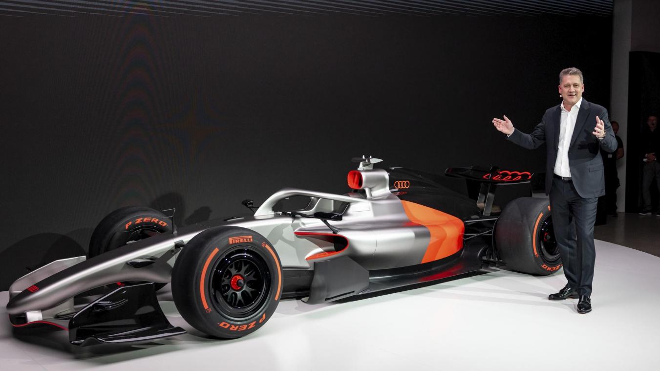 <p>Audi-Boss Gernot Döllner präsentiert das Formel-1-Konzeptauto R26 des deutschen Herstellers.</p>