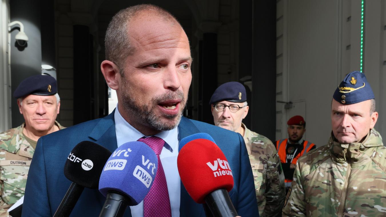 <p>Theo Francken stellte sich den Fragen der Presse.</p>
