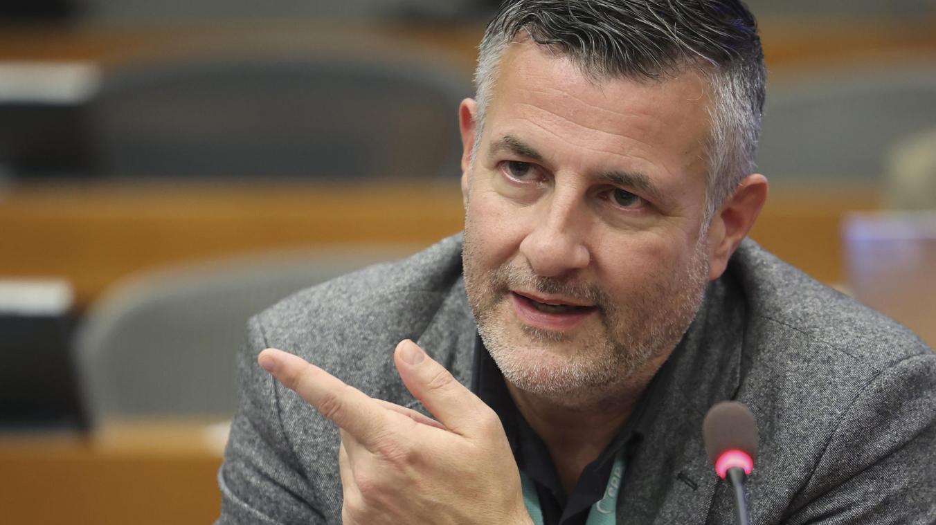 <p>Der ostbelgische EU-Abgeordnete Pascal Arimont (CSP-EVP) verteidigt im Streit mit Ecolo seinen Einsatz für den Abbau von Berichtspflichten für Unternehmen.</p>