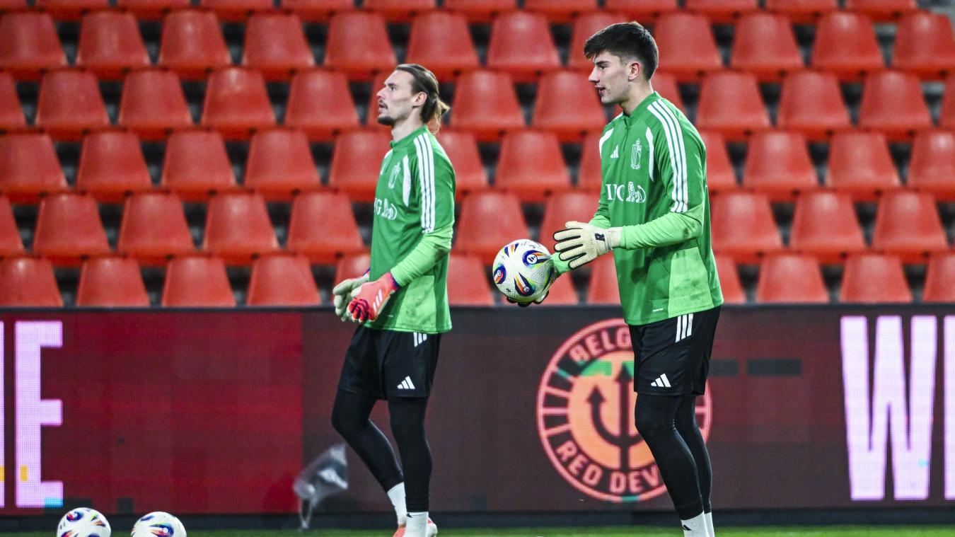 <p>Mike Penders und Maarten Vandevoordt beim Abschlusstraining in Sclessin.</p>