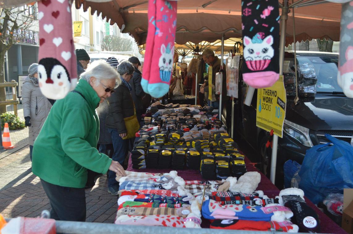 <p>Die Stände mit warmen Kleidungsstücken waren beim Katharinenmarkt erwartungsgemäß stark vertreten.</p>