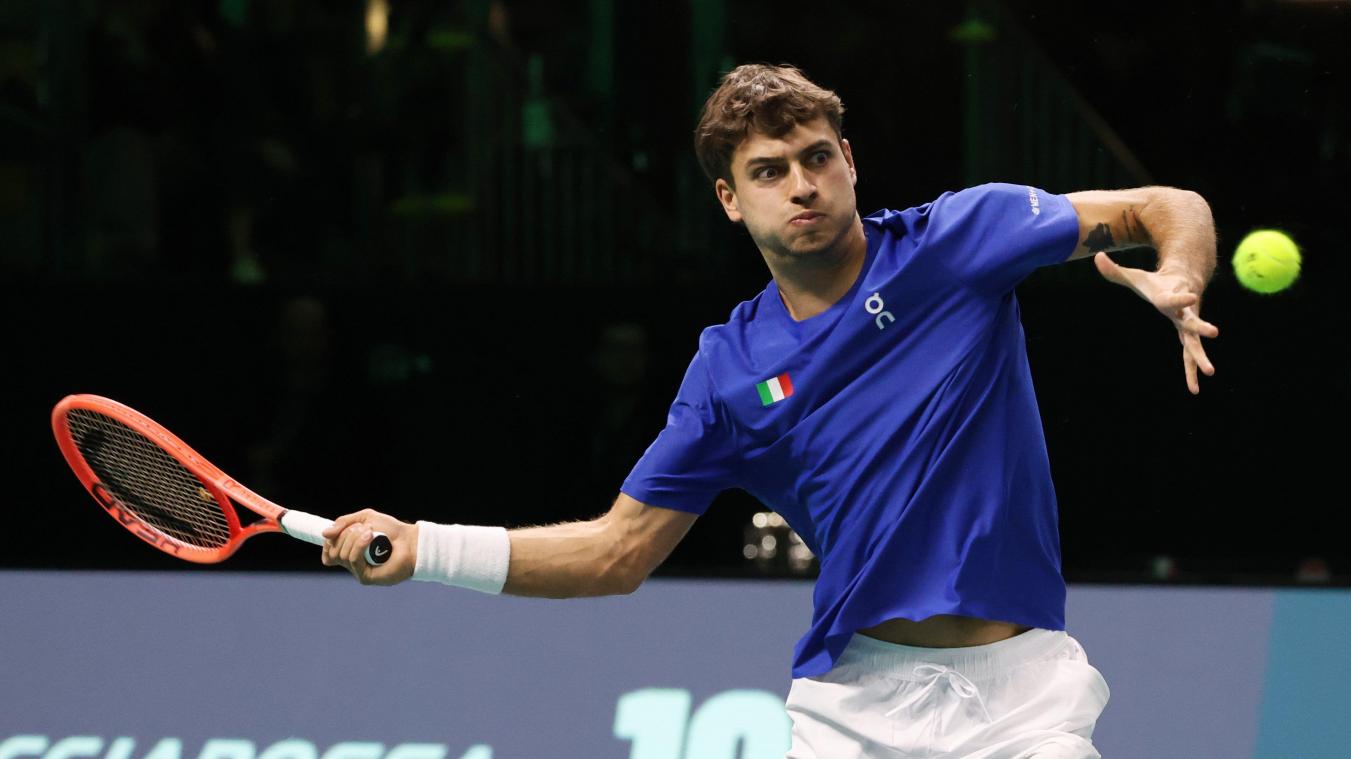<p>Flavio Cobolli (ATP 22) dominiert sein Davis-Cup-Duell mit Filip Misolic (ATP 79) deutlich und gewinnt 6:1 und 6:3.</p>