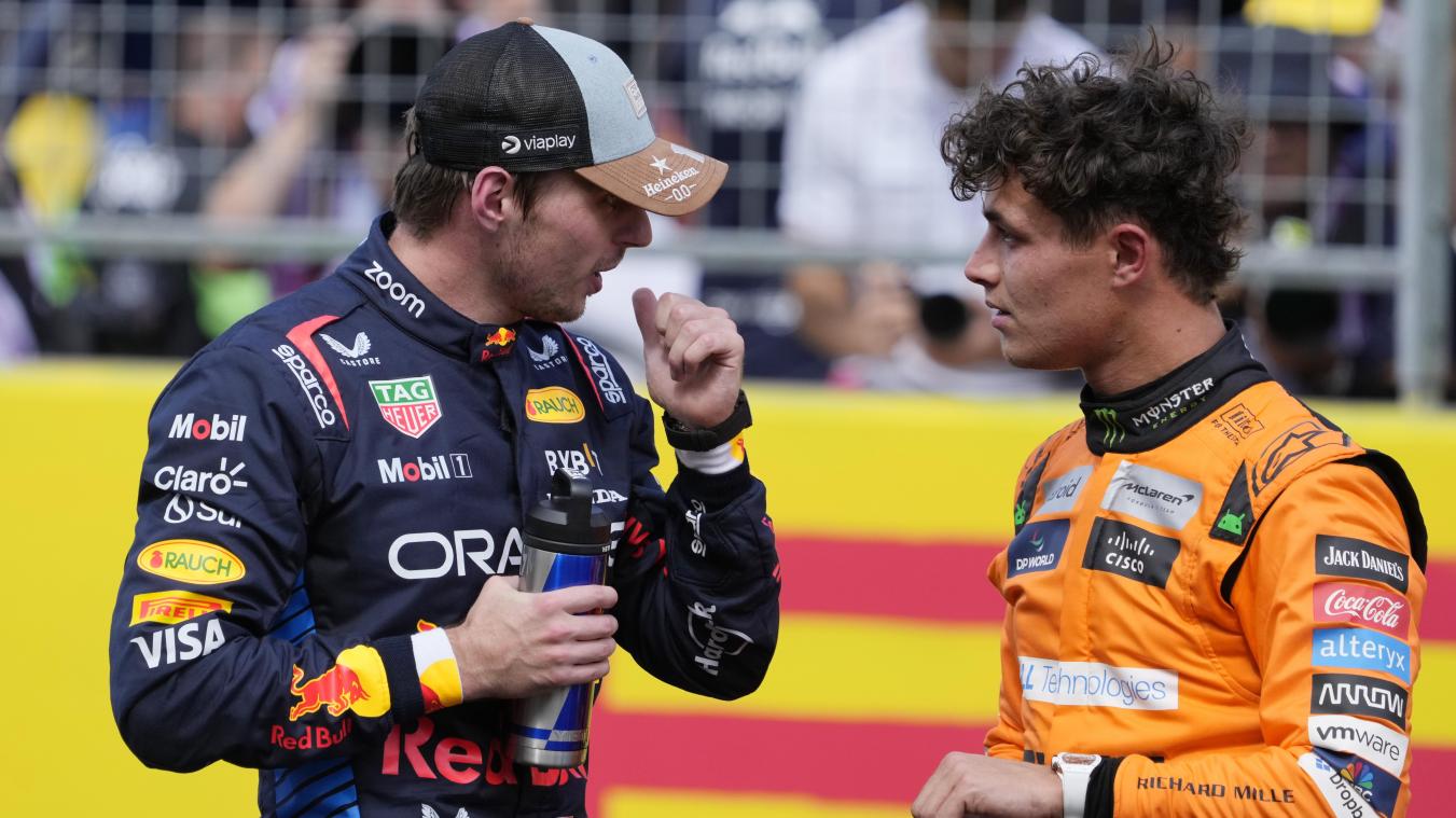 <p>Max Verstappen (links)im Gesprächmit Lando Norris (rechts)</p>