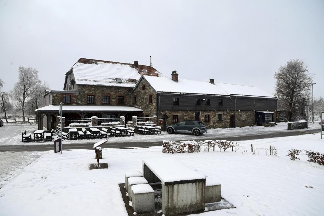 <p>Nach einem halben Jahr Leerstand wird das traditionsreiche Lokal auf Baraque Michel bald wieder öffnen. Am Donnerstag wurde der Eigentümerwechsel vollzogen.</p>