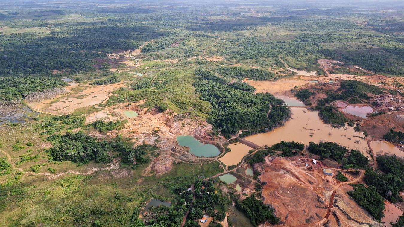 <p>Legale und illegale Goldminen nahe der Gemeinde Cachoeira do Piriá.</p>