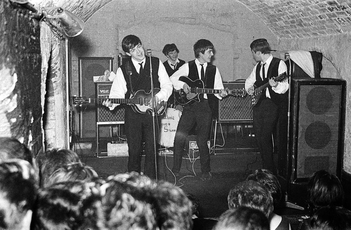 <p>Die Aufnahme zeigt die Beatles bei einem Auftritt im Cavern Club in Liverpool im August 1962.</p>
