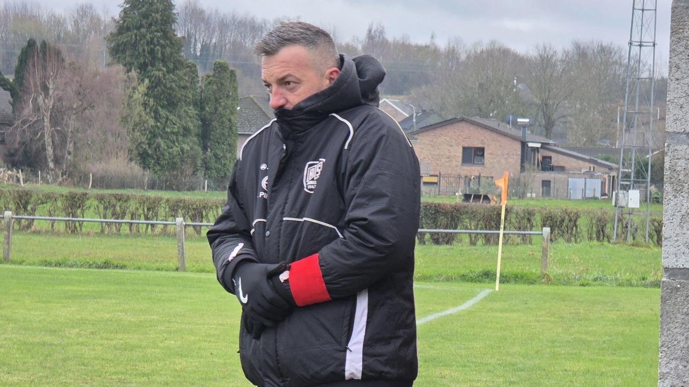 <p>„Da steckt viel Arbeit drin“, sagt Zeco Bibuljica nach seinem „kalten“ Einstand als Emmelser Trainer.</p>