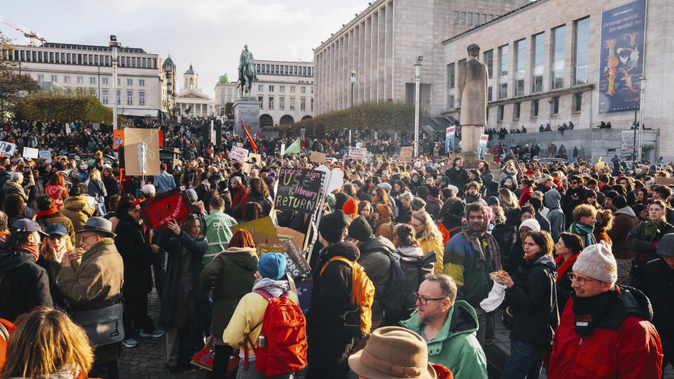 <p>Hunderte Kulturschaffende protestierten am Mittwoch in Brüssel.</p>