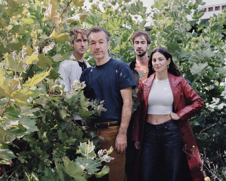 <p>Fabiola, das musikalische Alter Ego des Brüsseler Gitarristen und Sängers Fabrice Detry, gilt als prägende Stimme der belgischen Indie-Rock- und Indie-Pop-Szene.</p>