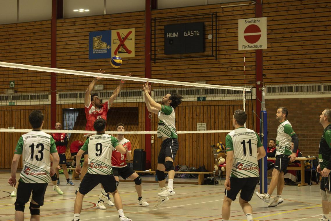 <p>Die P3-Mannschaft des VBC Lommersweiler jubelte über einen 3:0-Erfolg im Derby.</p>