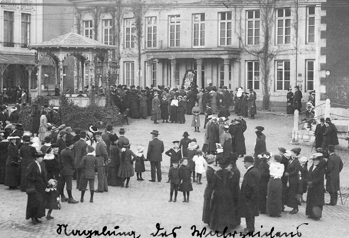 <p>Die Nagelung des Stadtwappens 1916 ziert in diesem Jahr das Deckblatt des regionalhistorischen Kalenders.</p>