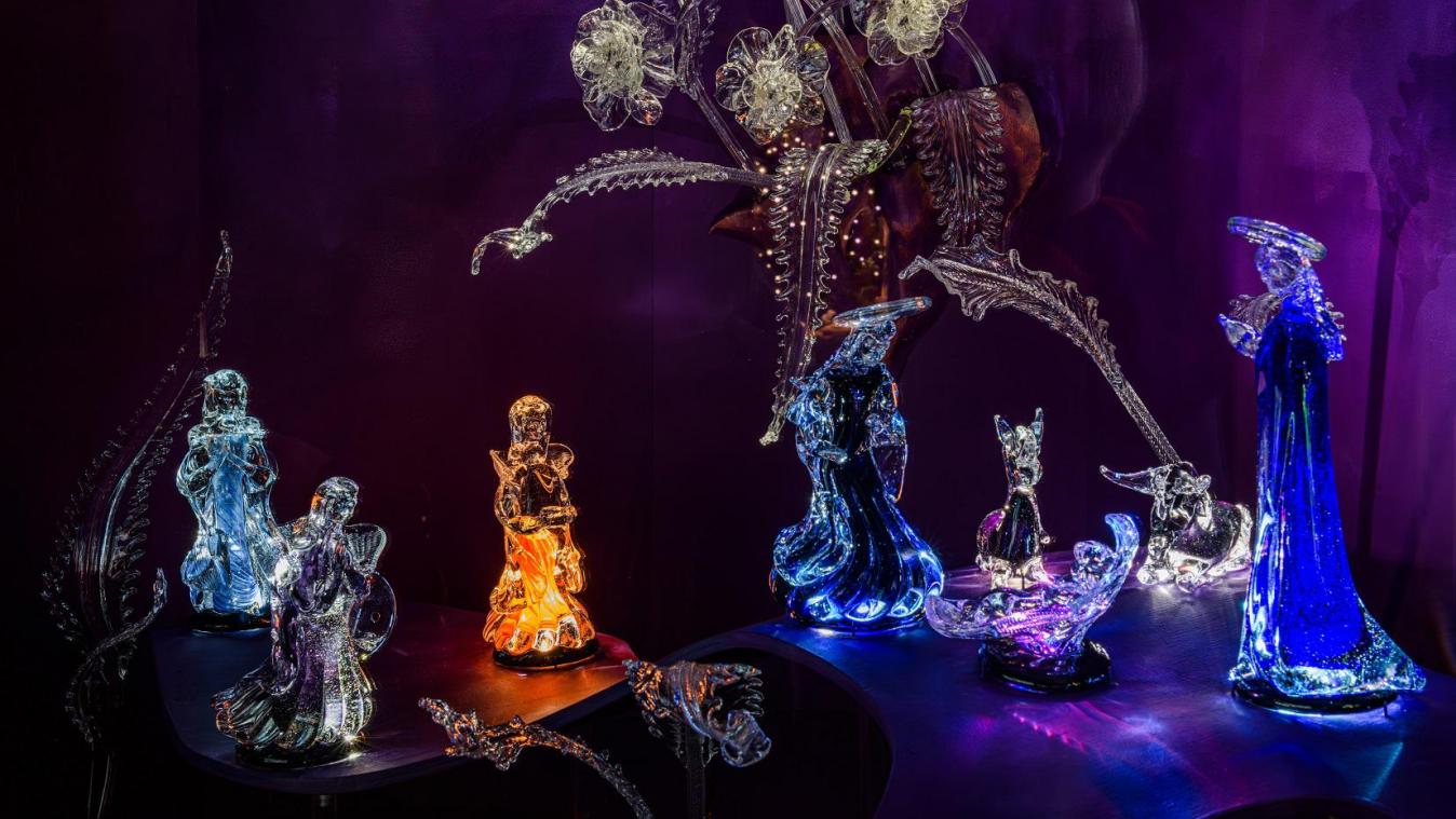 <p>Das stimmungsvolle Lichtambiente der ArsKrippana – wie hier die neue Glaskrippe – begleitet die Besucher durch die gesamte Ausstellung.</p>