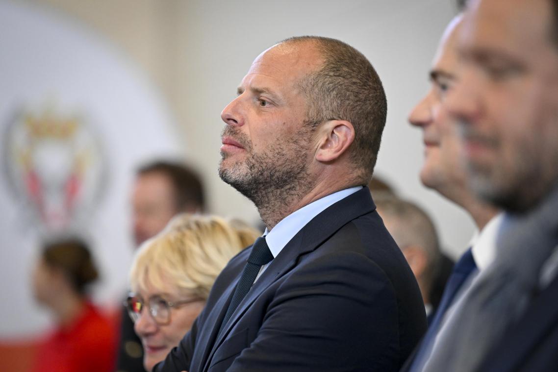 <p>Der föderale Verteidigungsminister hatte es am Donnerstagmittag eilig.</p>