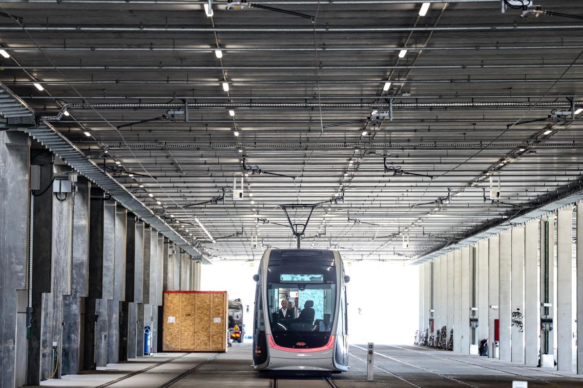 <p>Die Lütticher Tram stand seit ihrer Eröffnung im Mai immer wieder in der Kritik.</p>