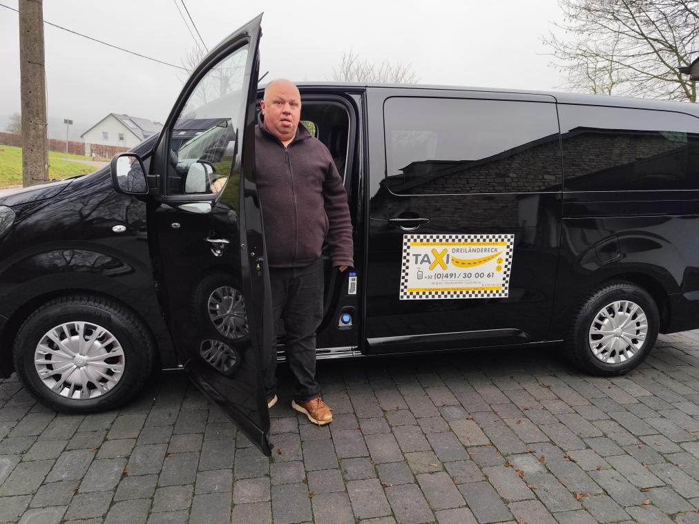 <p>Roger Dahm ist nach fünfjähriger Pause wieder mit seinem Taxi unterwegs.</p>