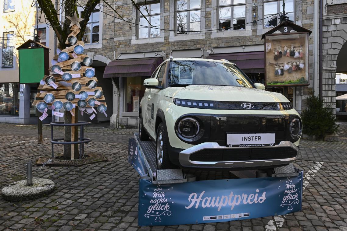 <p>Ein einjähriges Leasing für ein Hyundai Inster E-Auto ist der Hauptgewinn der „Weihnachtsglück“-Aktion. Um die 35.000 Lose wandern bei dieser Initiative in die Lostrommel.</p>