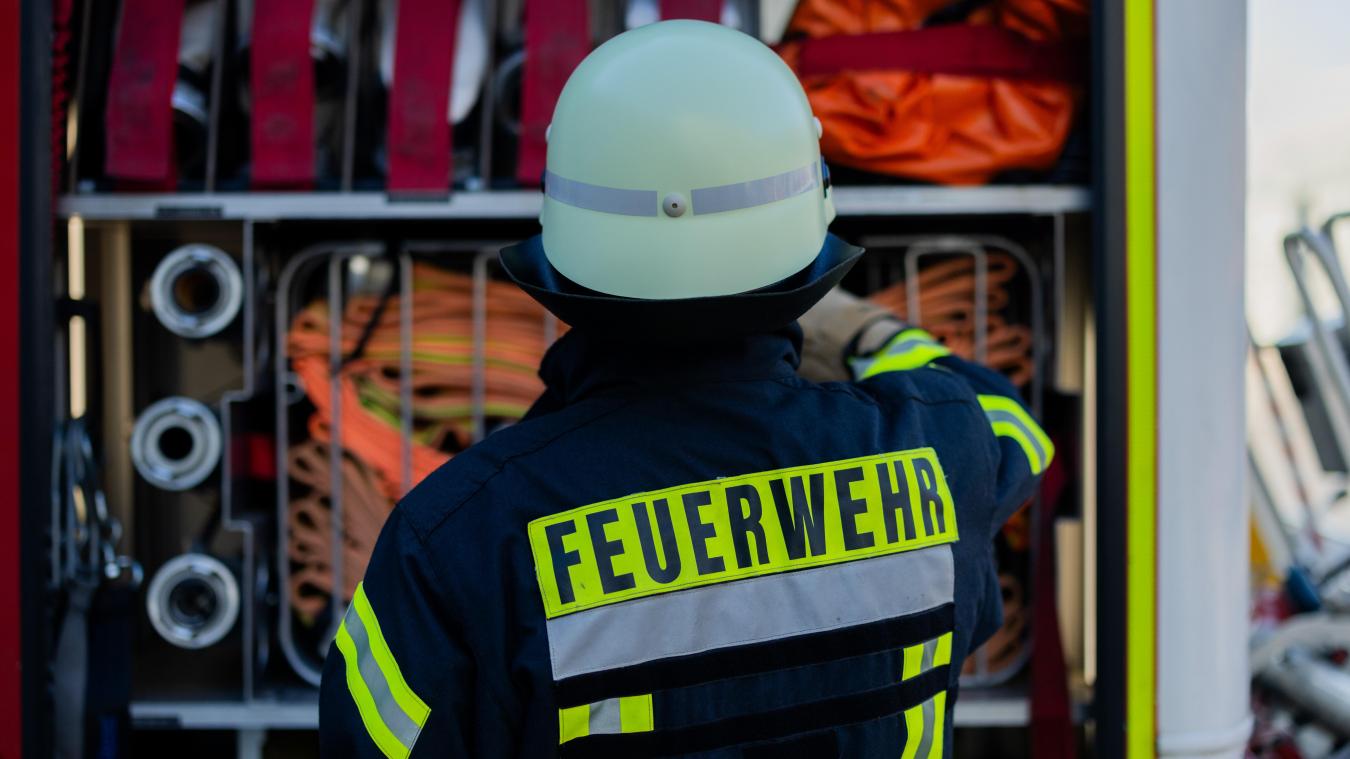 <p>Brand in Elsenborn: Werkstatt in Flammen</p>
