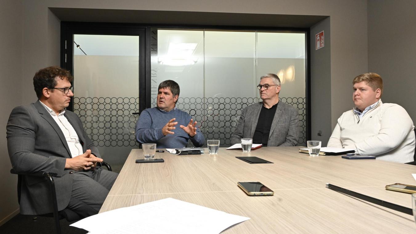 <p>Diskutierten ein Jahr nach der Kommunalwahl in der GrenzEcho-Redaktion die politische Lage der Gemeinde Raeren: (von links) Martin Peters, Mario Pitz, Guido Deutz und Frederik Wertz.</p>