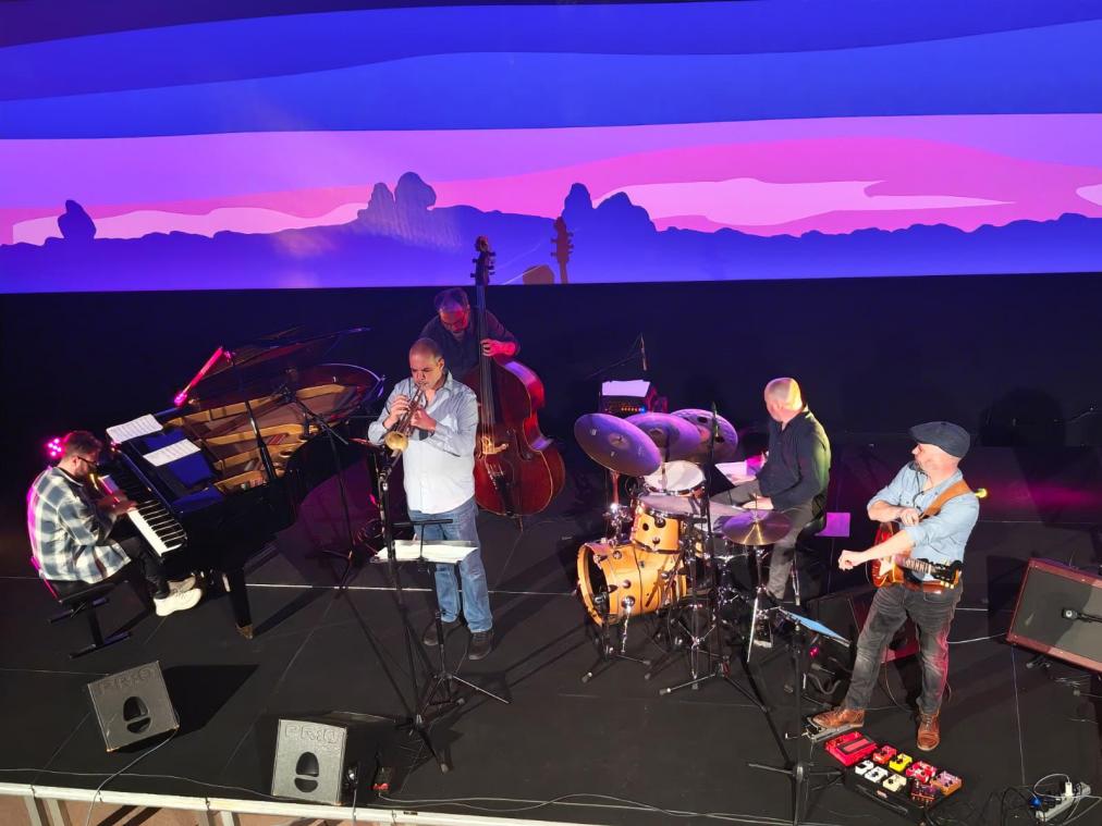 <p>Besonders spürbar war im Kinosaal das Vertrauen innerhalb des Olivier ChavetQuintet.</p>