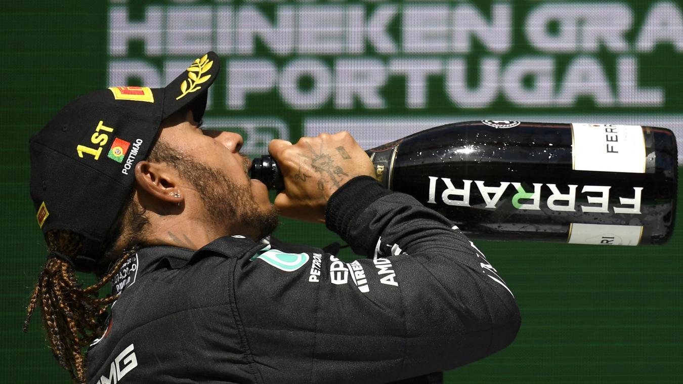 <p>Im Mai 2021 feierte Lewis Hamilton in Portimao.</p>