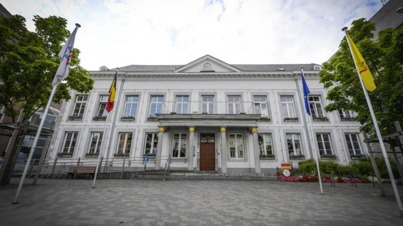 <p>Blick auf das Eupener Rathaus</p>