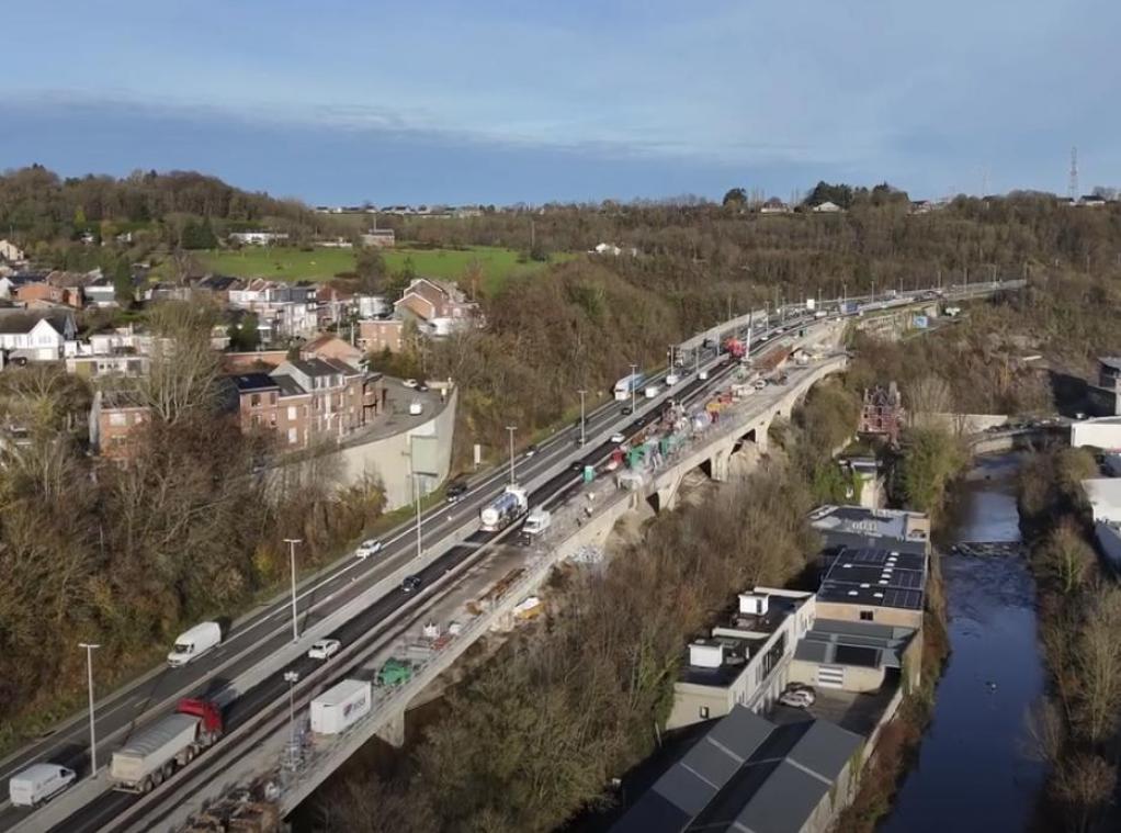 <p>Die Sanierung der E42-Autobahnbrücke bei Lambermont (Verviers) nimmt noch etwas Zeit in Anspruch.</p>