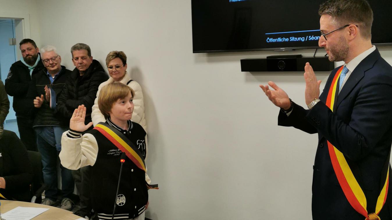 <p>Die 21 Kinder legten vor Bürgermeister Daniel Hilligsmann den Eid ab.</p>