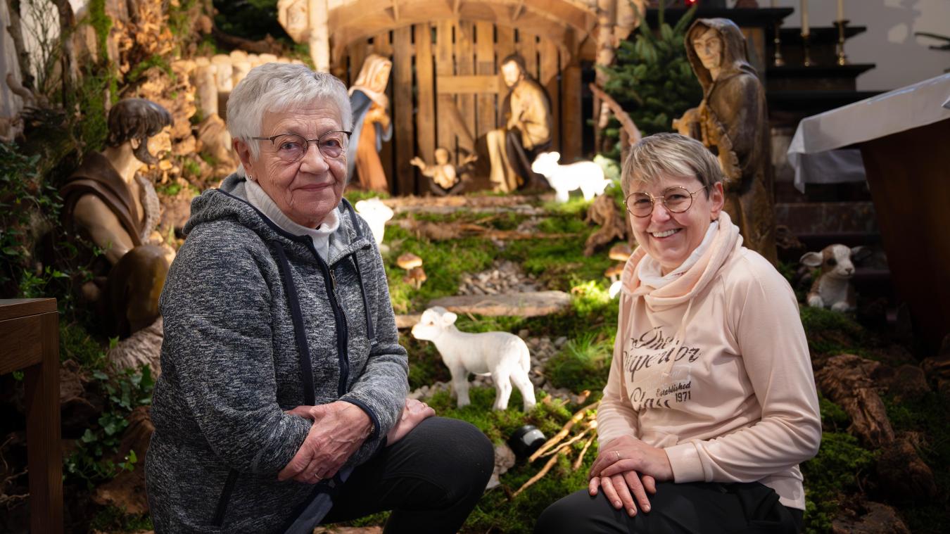 <p>Hedwig Gillessen (l.) und Petra Lenges gestalten die Maldinger Weihnachtskrippe seit einem Vierteljahrhundert mit Herz, Geduld und viel Liebe zur Natur.</p>
