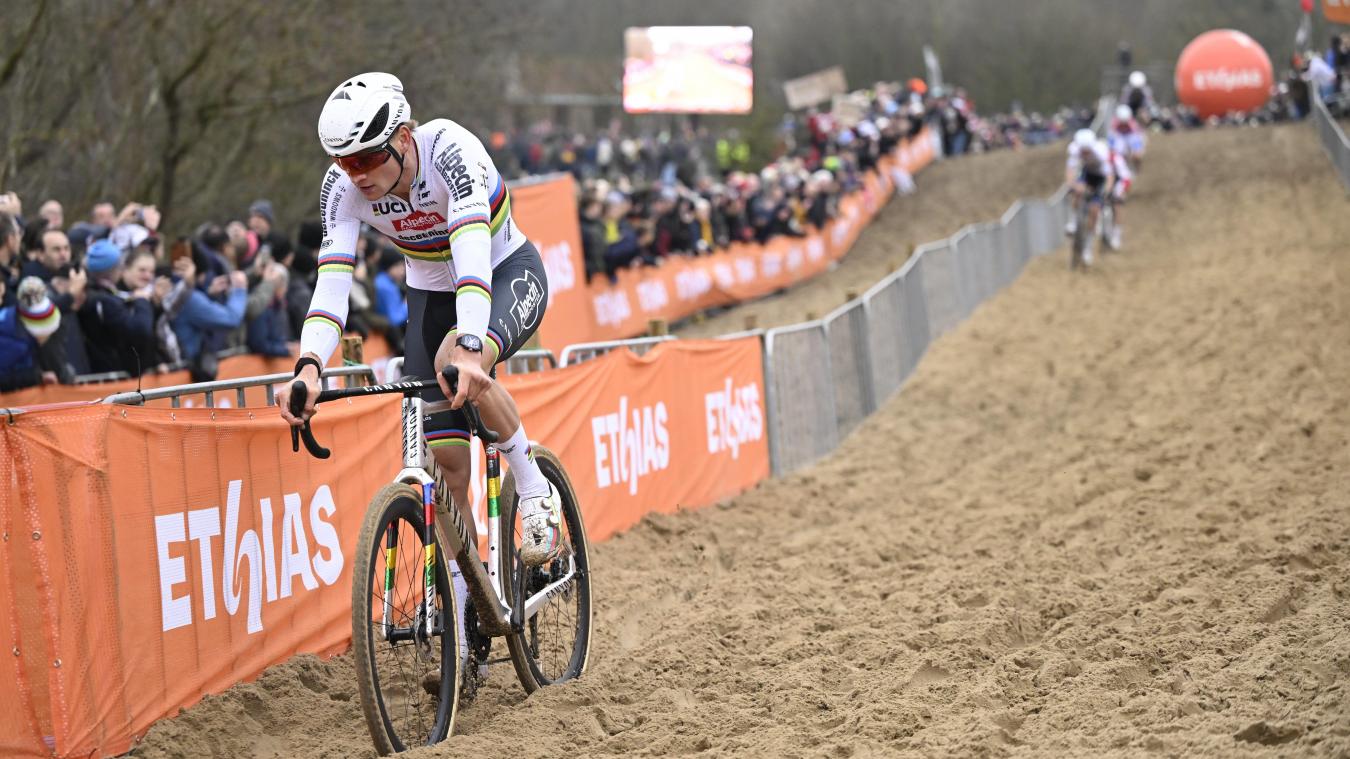 <p>Mathieu van Der Poel von Alpecin-Deceuninck gewinnt souverän in Koksijde.</p>