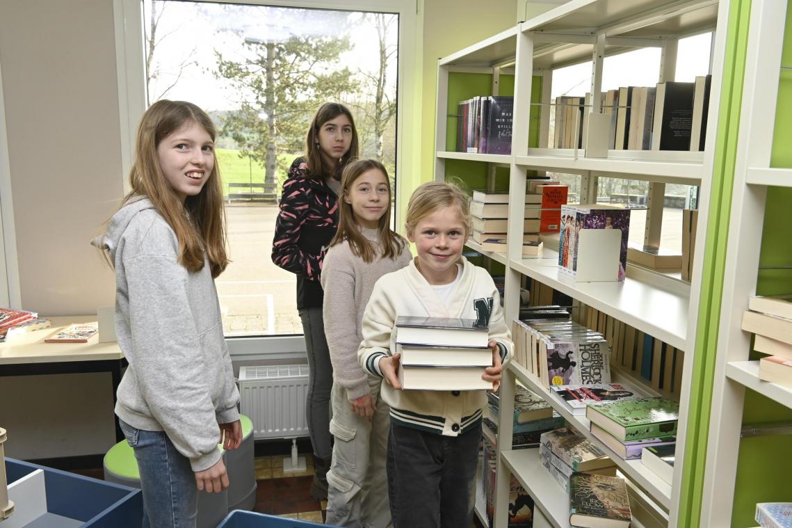 <p>Kurz vor Weihnachten bewerkstelligten lesebegeisterte Kinder, Jugendliche und Erwachsene den Umzug der Reuländer Bibliothek vom Kulturhaus in die Paul-Gerardy-Schule.</p>