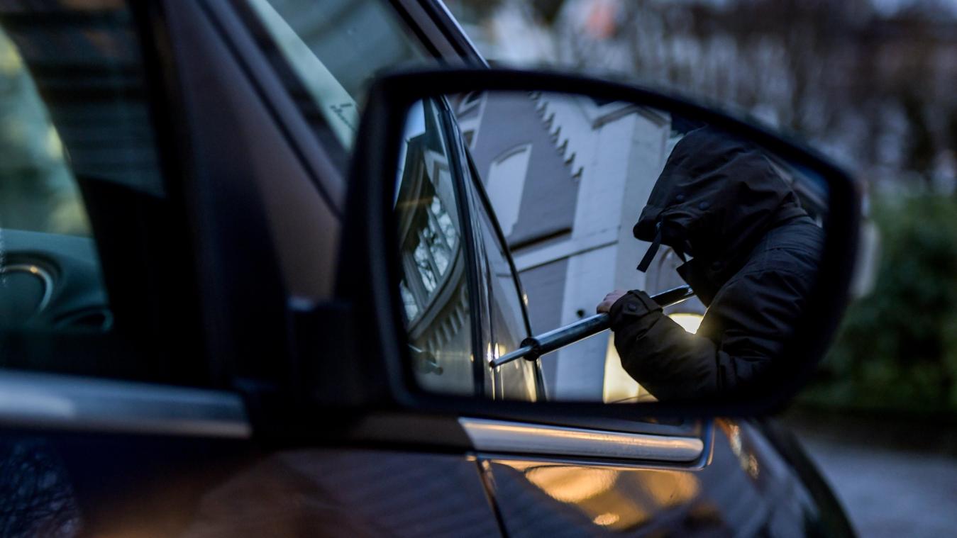 <p>In der Weserstadt sind mehrere Fahrzeuge ausgeraubt worden.</p>