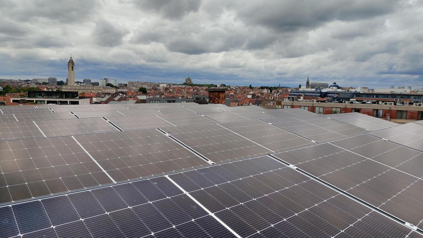 <p>Der Solarboom - hier eine Anlage in Brüssel zu sehen - treibt die Energiewende voran: Erneuerbare decken 34 Prozent ab.</p>