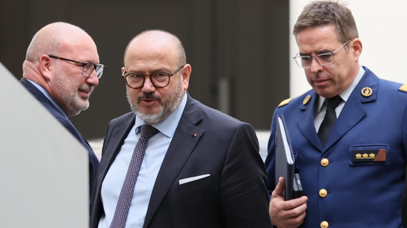 <p>Bernard Quintin (Bildmitte) und Eric Snoeck (rechts) nach einem Meeting in Brüssel</p>