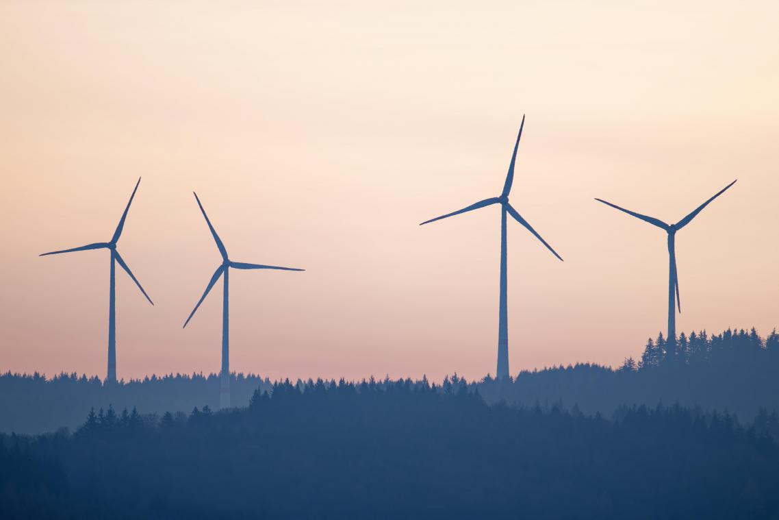 <p>Fünf Windräder sind im Bereich Vennbusch in der Gemeinde Raeren geplant. Noch gibt es allerdings von der Wallonischen Region und der Deutschsprachigen Gemeinschaft kein günstiges Gutachten für das Projekt.</p>