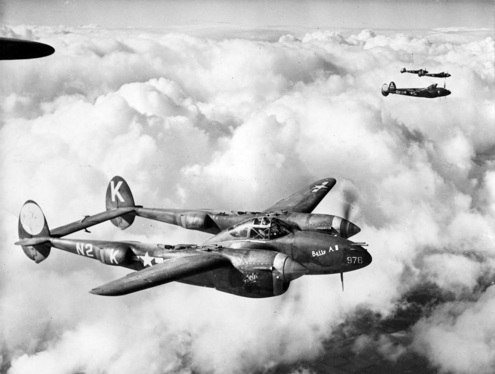 <p>Schicksalhafter Tag im Mirfelderbusch: An Bord einer Lockheed P-38 Lightning stürzte James Vincent Calvecca und galt über 80 Jahre lang als verschollen.</p>
