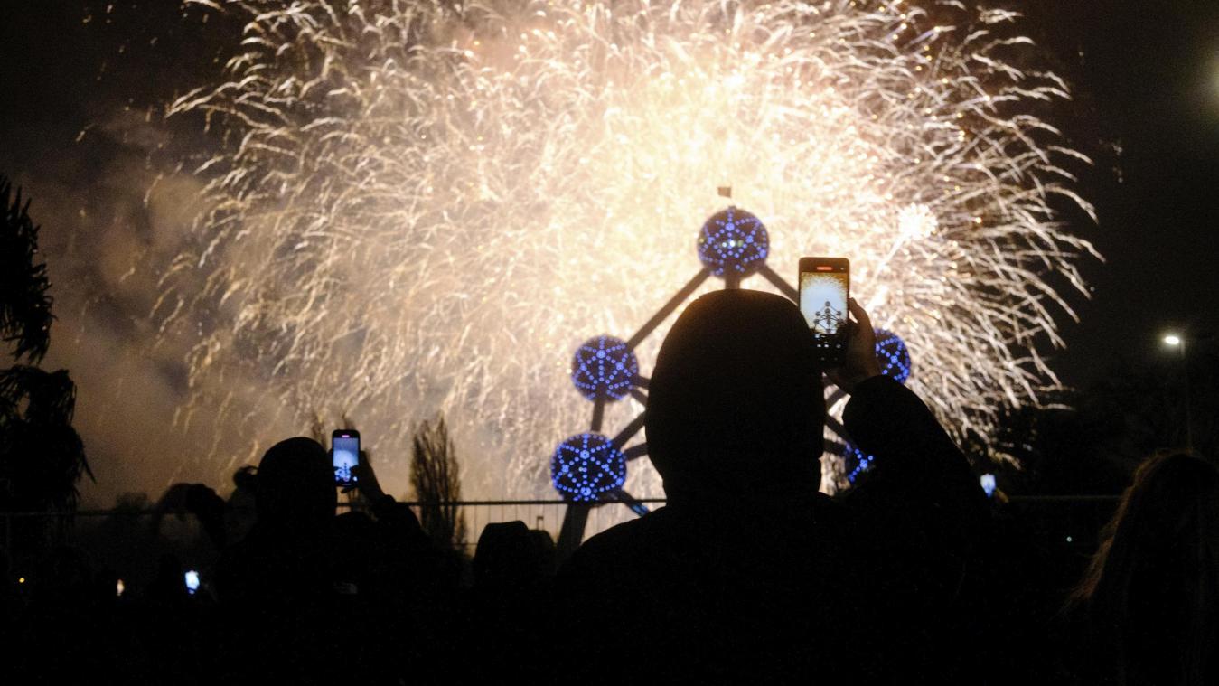 <p>Das Atomium in Brüssel ist in der Silvesternacht erneut zentraler Schauplatz der Feierlichkeiten. Rund um das Wahrzeichen gelten strenge Sicherheitsvorkehrungen mit Zugangskontrollen, Verkehrs sperren und einem Verbot privater Feuerwerkskörper, um Eskalationen zu verhindern.</p>