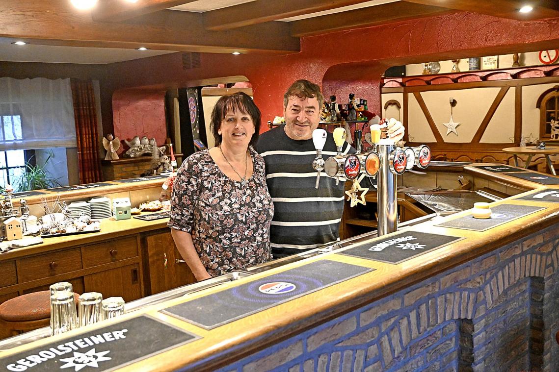 <p>Nach insgesamt 35 Jahren hinter der Theke des beliebten Lokals fassten Irene und Marc Sünnen-Thomé den wohlüberlegten Entschluss, das traditionsreiche Café Sünnen für immer zu schließen.</p>