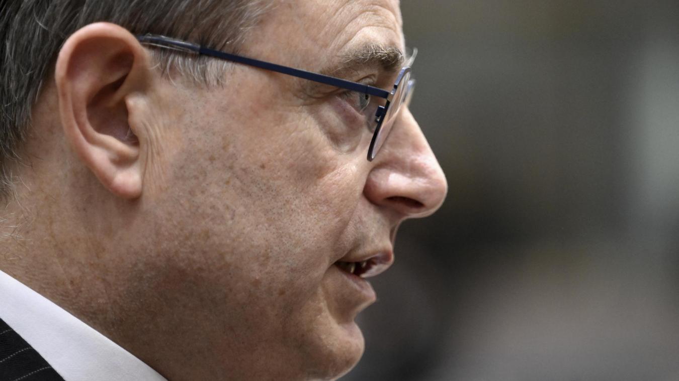 <p>Bart De Wever spricht im Zeitungsinterview über seinen Rollenwechsel vom N-VA-Vorsitzenden zum Premier aller Belgier, über Reformdruck, Föderalismus und die schwierige finanzielle Lage des Landes.</p>