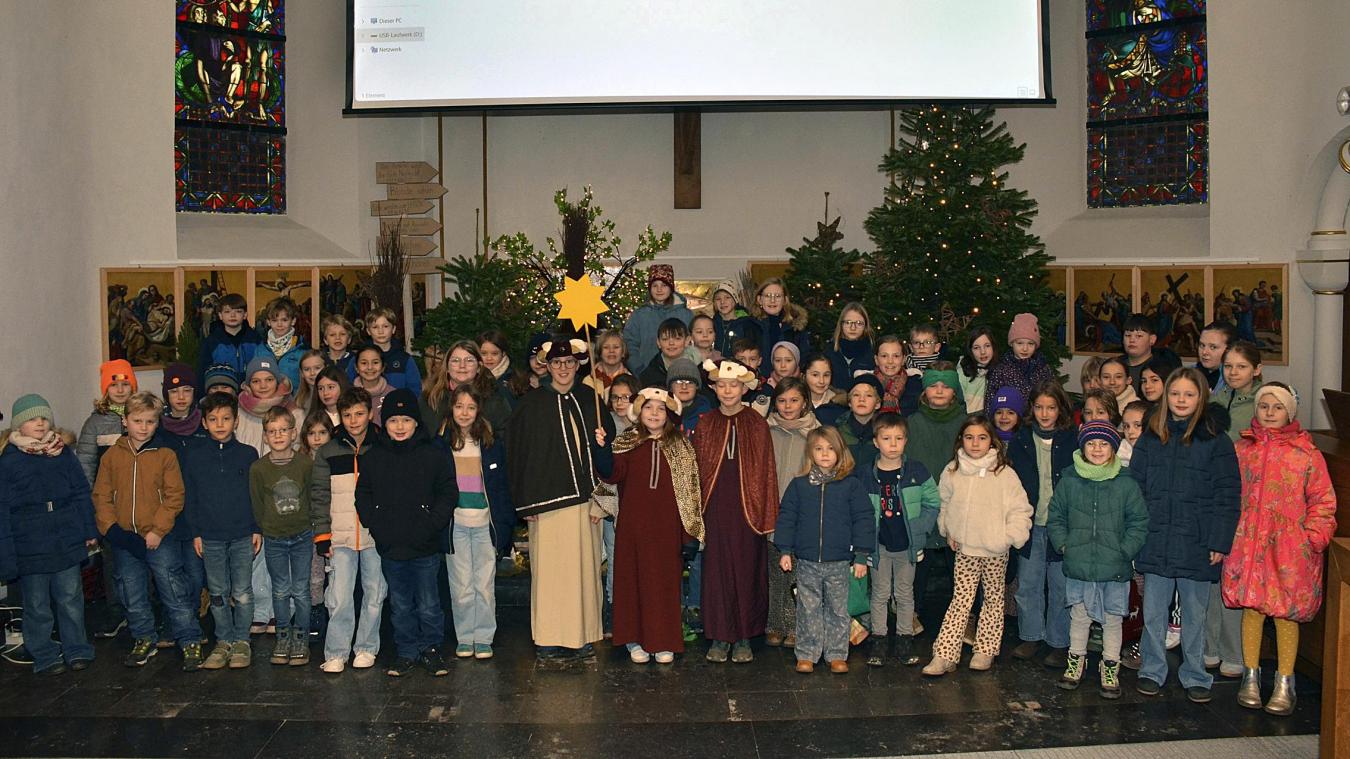 <p>Sternsinger (hier die Gruppe in Eupen) bringen rund um den Jahreswechsel den Segen in die  Häuser und sammeln Spenden.</p>