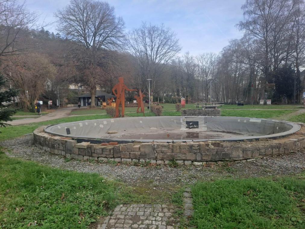 <p>Der Brunnen im Temsepark wird durch ein Wasserspiel ersetzt, das in eine Hügellandschaft integriert wird.</p>