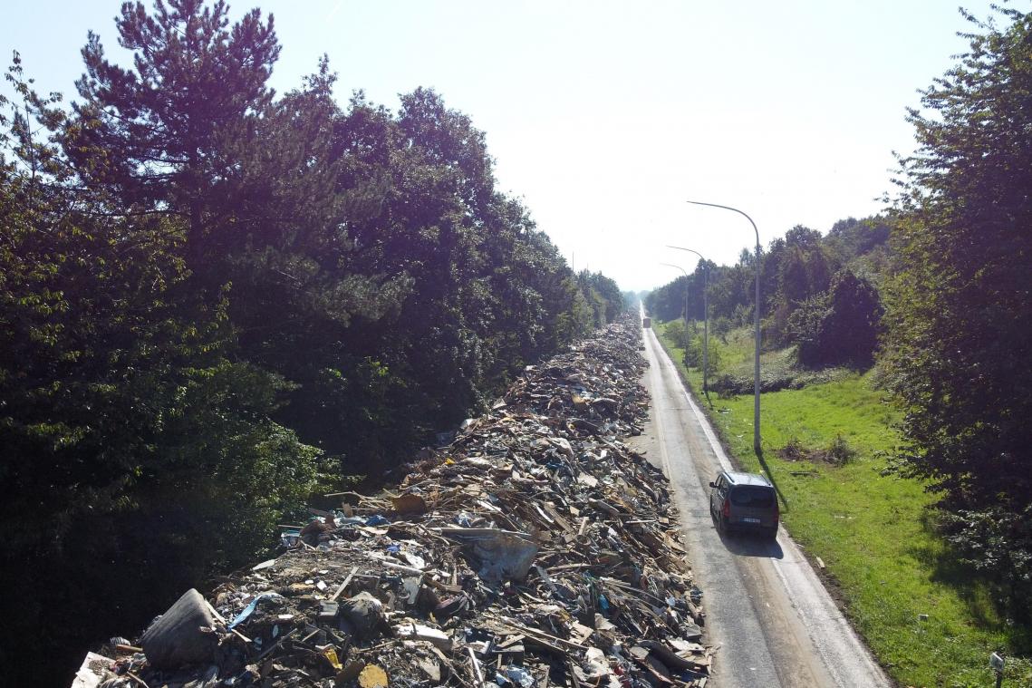 <p>2021 wurden Abfälle im Zuge der Flutkatastrophe auf der A601 zwischengelagert.</p>