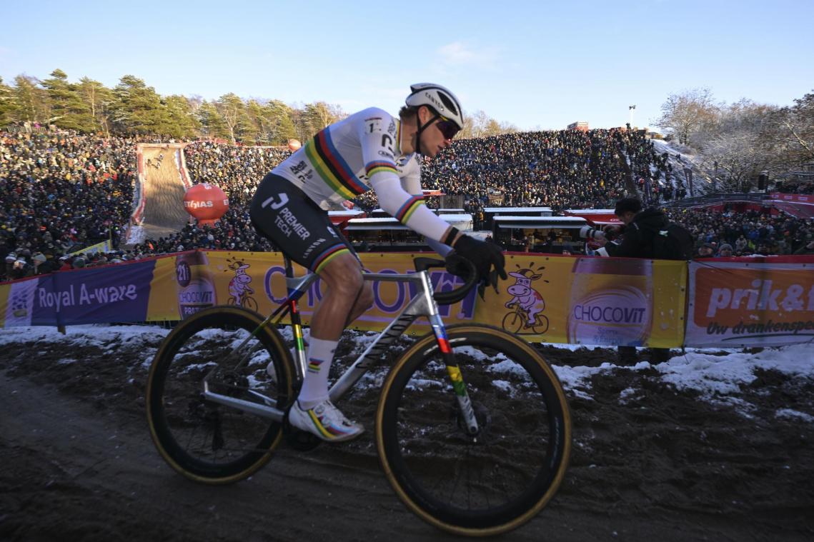 <p>Mathieu van der Poel auf dem Weg zum Sieg.</p>