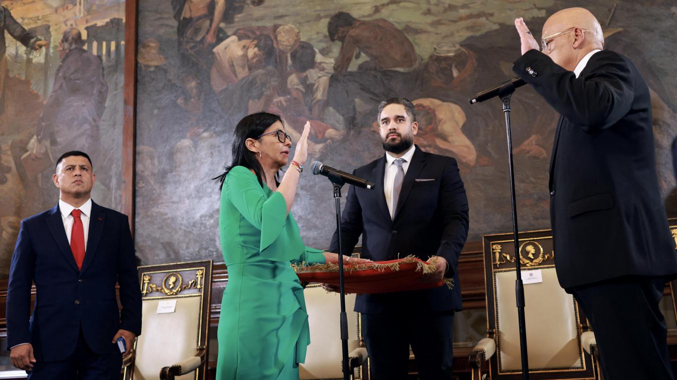 <p>Delcy Rodríguez (links) wurde am Montagabend (belgischer Zeit) als geschäftsführende Präsidentin vereidigt.</p>
