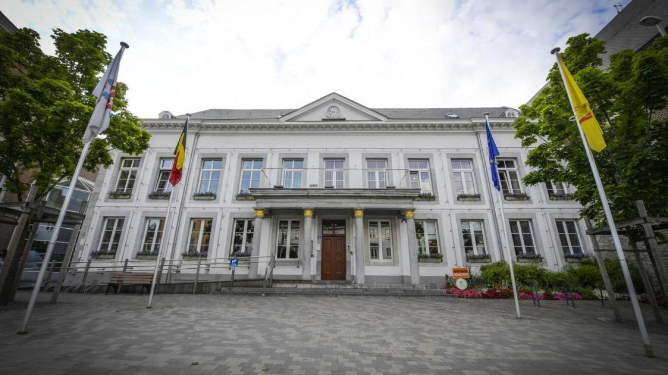 <p>Blick auf das Eupener Rathaus</p>